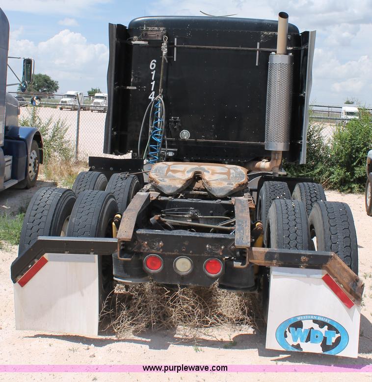 image for item C3897 2003 Freightliner Century Class ST120 semi truck