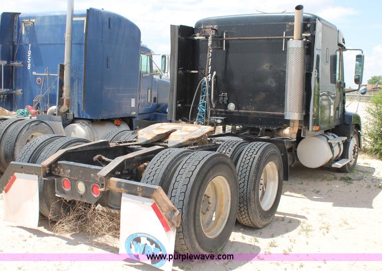 image for item C3897 2003 Freightliner Century Class ST120 semi truck