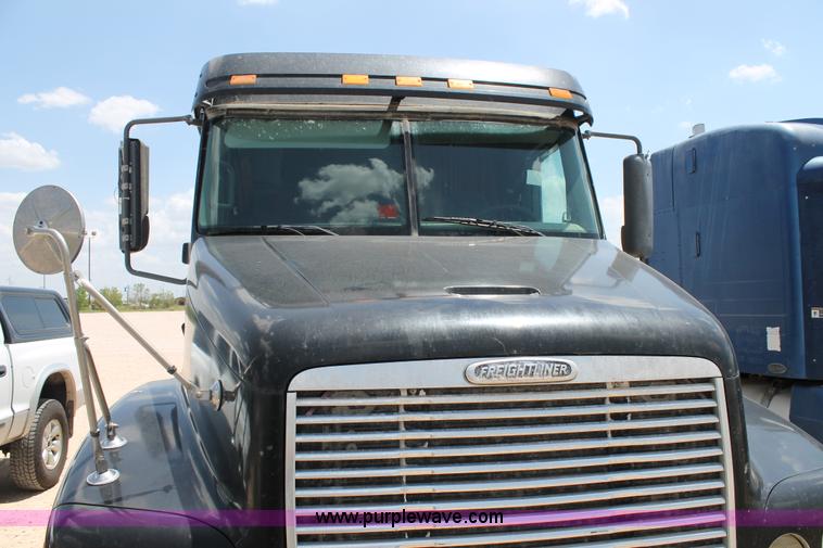 image for item C3897 2003 Freightliner Century Class ST120 semi truck