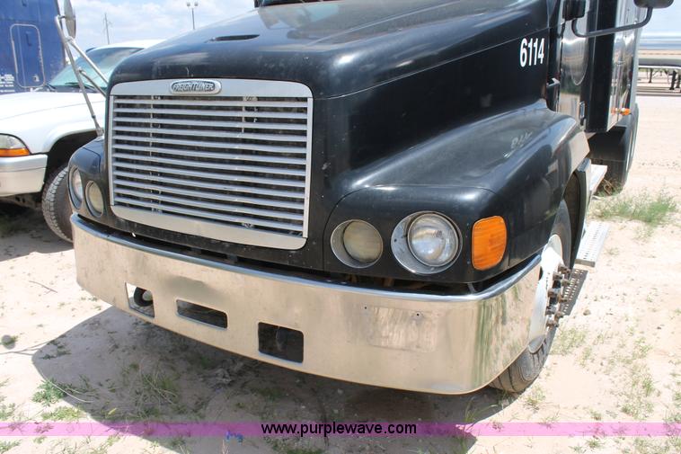image for item C3897 2003 Freightliner Century Class ST120 semi truck