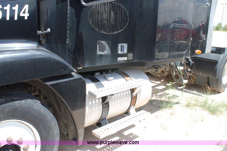 image for item C3897 2003 Freightliner Century Class ST120 semi truck