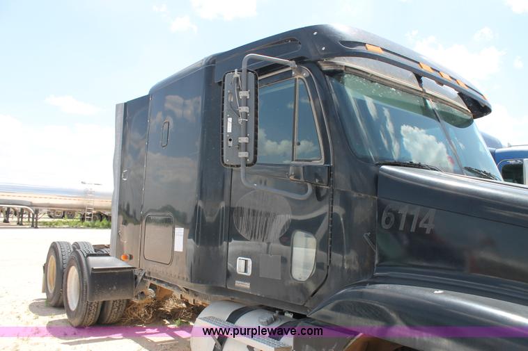 image for item C3897 2003 Freightliner Century Class ST120 semi truck