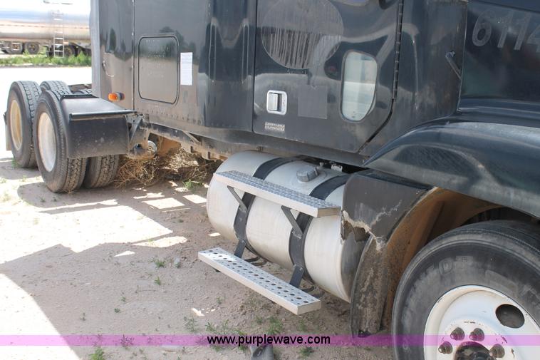 image for item C3897 2003 Freightliner Century Class ST120 semi truck