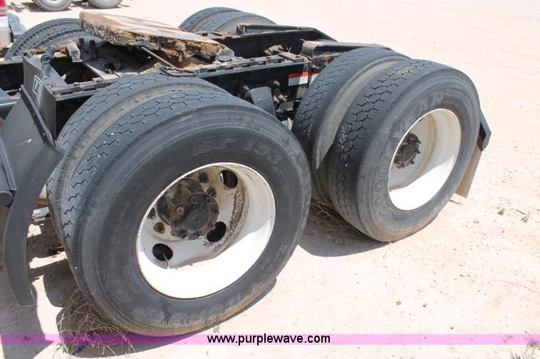 image for item C3897 2003 Freightliner Century Class ST120 semi truck