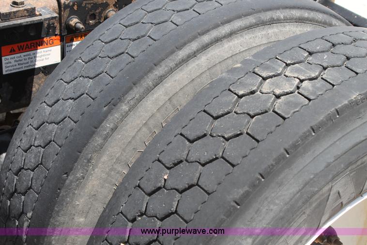 image for item C3897 2003 Freightliner Century Class ST120 semi truck