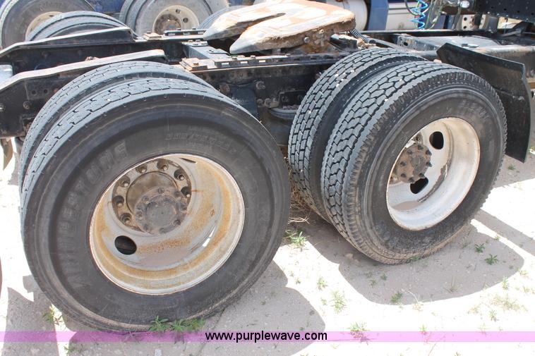 image for item C3897 2003 Freightliner Century Class ST120 semi truck