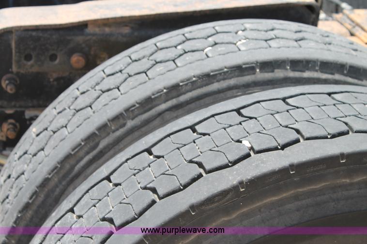 image for item C3897 2003 Freightliner Century Class ST120 semi truck