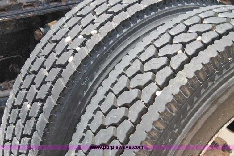 image for item C3897 2003 Freightliner Century Class ST120 semi truck