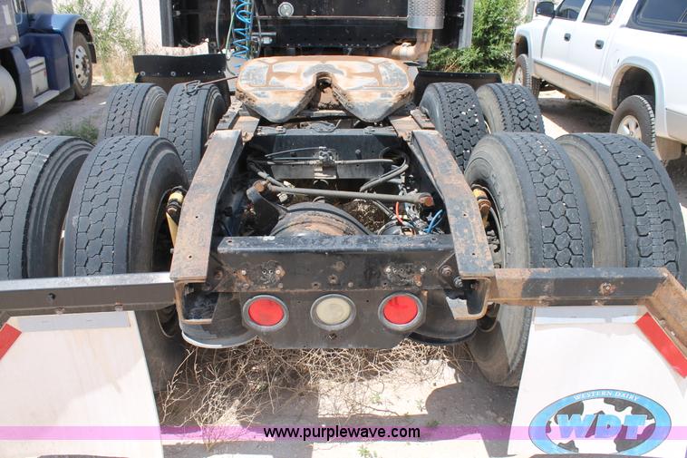 image for item C3897 2003 Freightliner Century Class ST120 semi truck