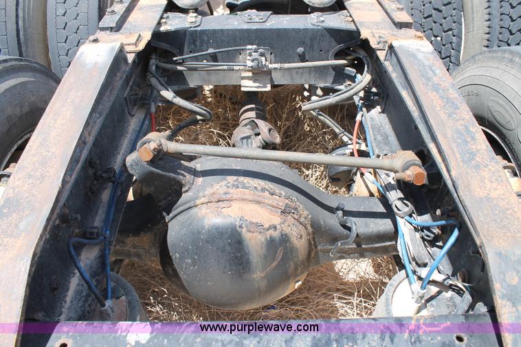 image for item C3897 2003 Freightliner Century Class ST120 semi truck