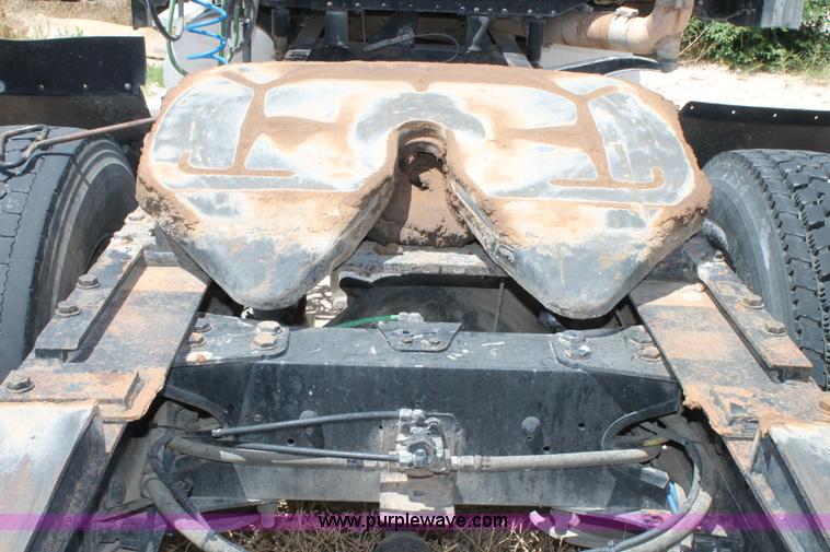 image for item C3897 2003 Freightliner Century Class ST120 semi truck