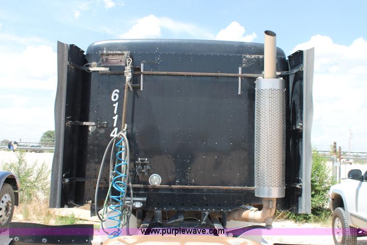 image for item C3897 2003 Freightliner Century Class ST120 semi truck