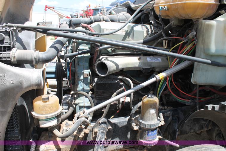 image for item C3897 2003 Freightliner Century Class ST120 semi truck