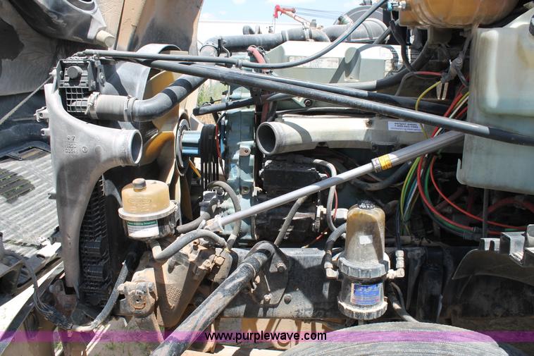 image for item C3897 2003 Freightliner Century Class ST120 semi truck