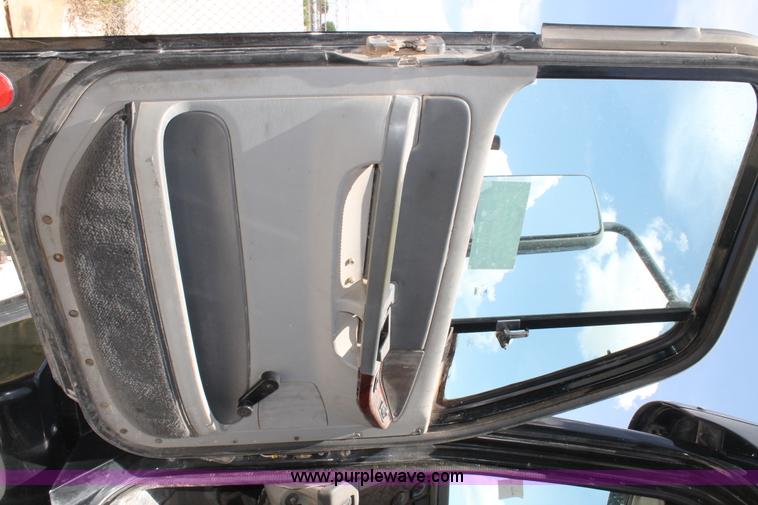 image for item C3897 2003 Freightliner Century Class ST120 semi truck