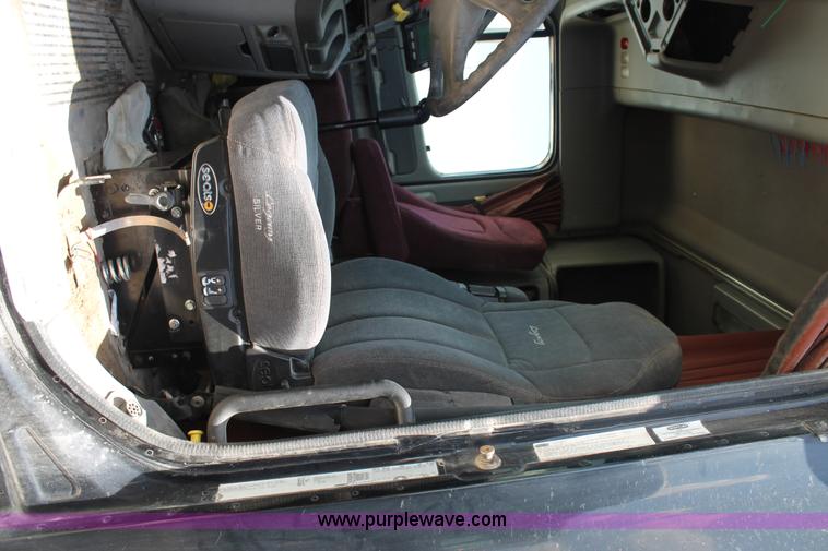 image for item C3897 2003 Freightliner Century Class ST120 semi truck