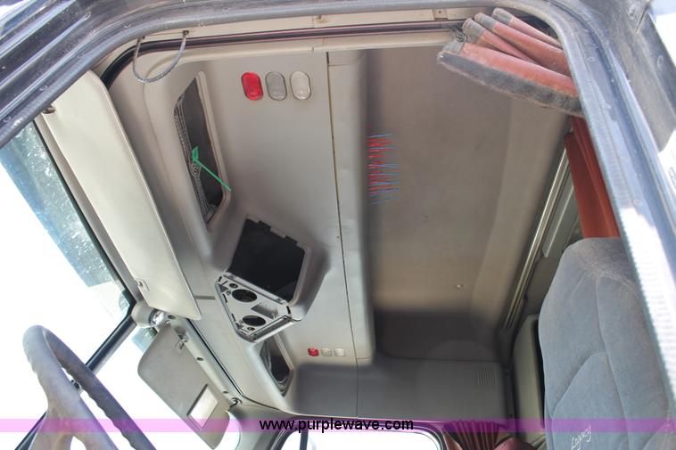 image for item C3897 2003 Freightliner Century Class ST120 semi truck