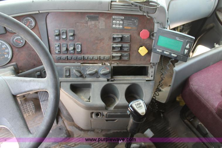 image for item C3897 2003 Freightliner Century Class ST120 semi truck