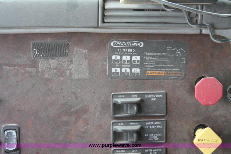 image for item C3897 2003 Freightliner Century Class ST120 semi truck