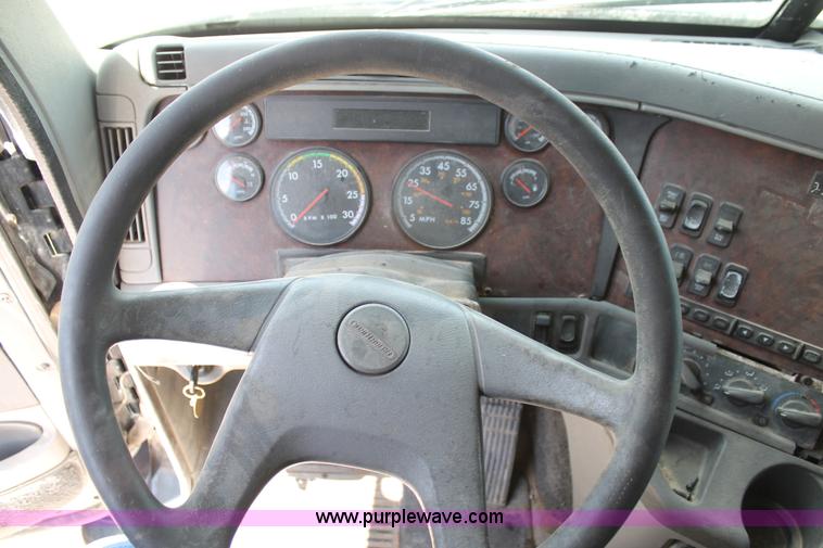 image for item C3897 2003 Freightliner Century Class ST120 semi truck