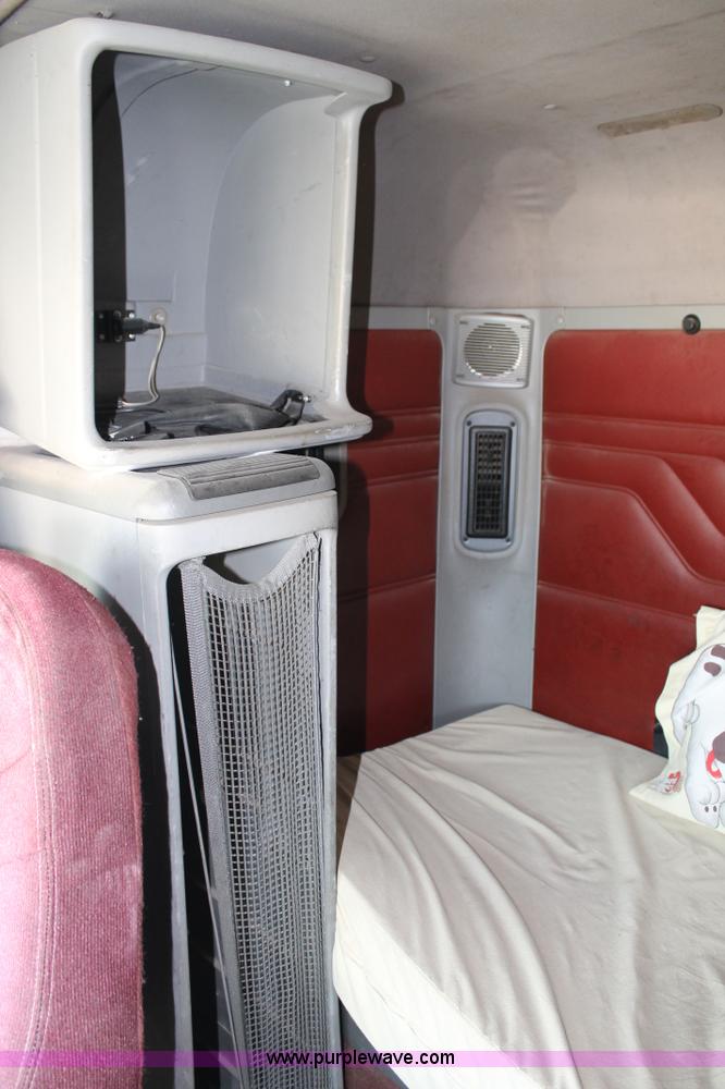 image for item C3897 2003 Freightliner Century Class ST120 semi truck