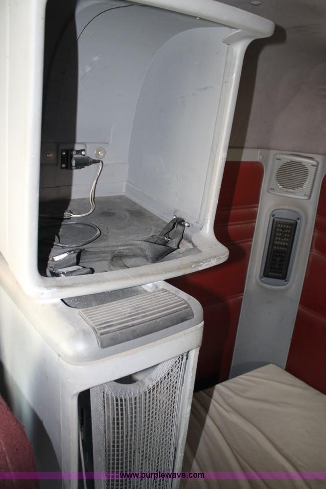 image for item C3897 2003 Freightliner Century Class ST120 semi truck