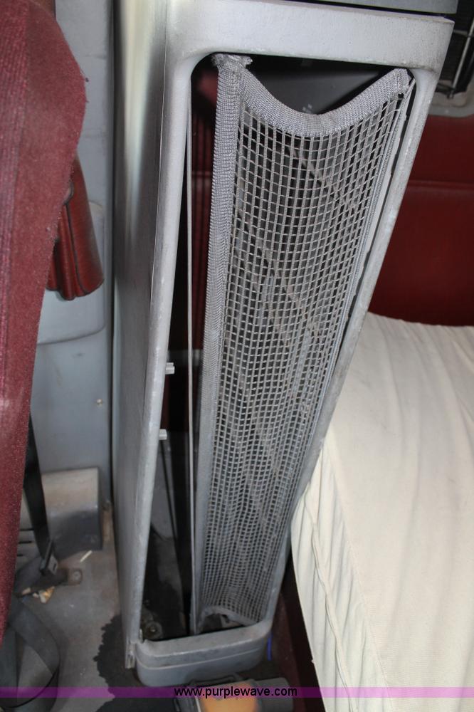 image for item C3897 2003 Freightliner Century Class ST120 semi truck