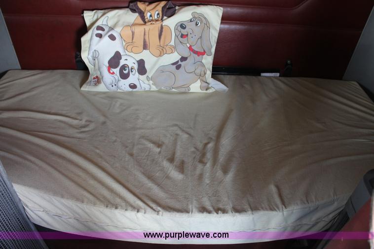 image for item C3897 2003 Freightliner Century Class ST120 semi truck