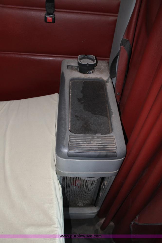 image for item C3897 2003 Freightliner Century Class ST120 semi truck