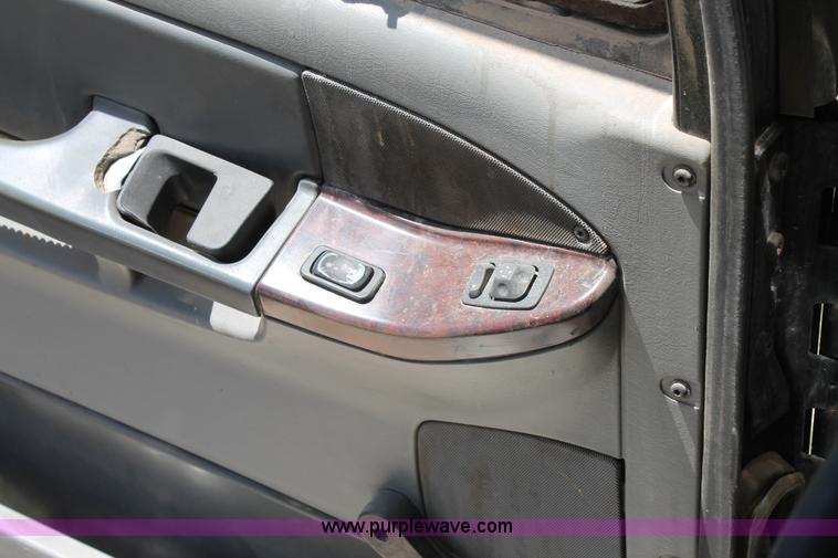 image for item C3897 2003 Freightliner Century Class ST120 semi truck