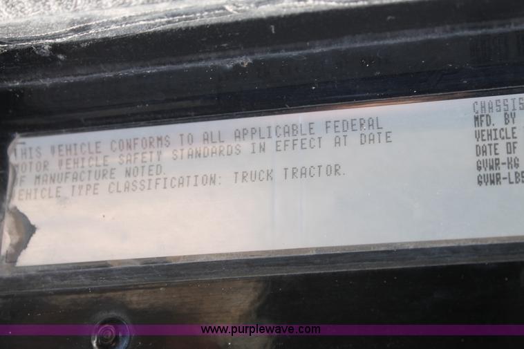 image for item C3897 2003 Freightliner Century Class ST120 semi truck