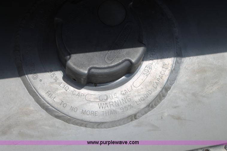 image for item C3897 2003 Freightliner Century Class ST120 semi truck