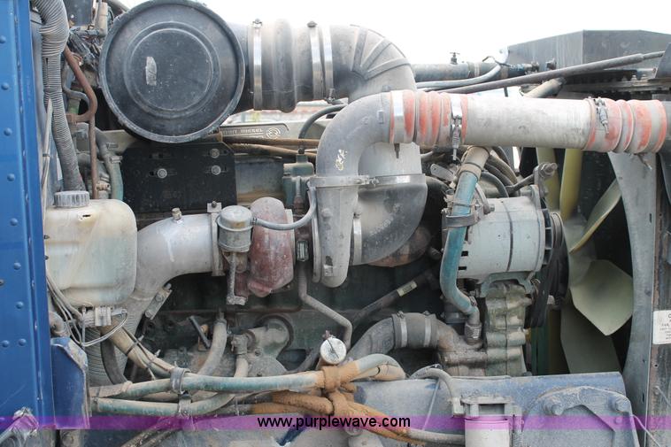 image for item C3897 2003 Freightliner Century Class ST120 semi truck