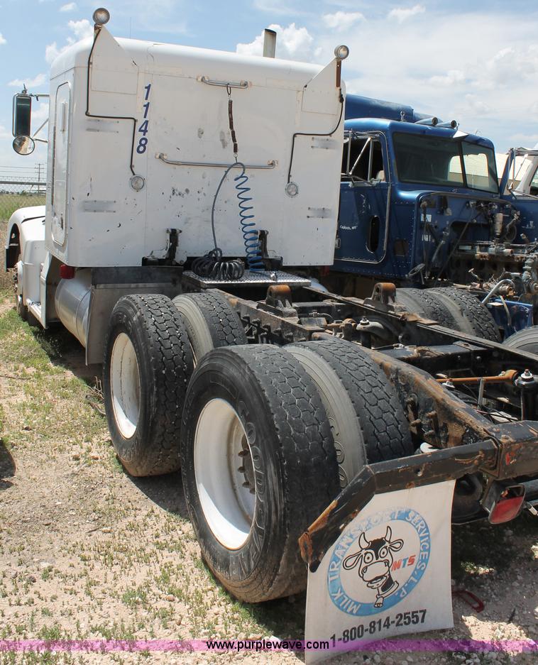 image for item C3898 2000 Peterbilt 377 semi truck