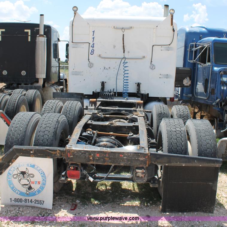 image for item C3898 2000 Peterbilt 377 semi truck