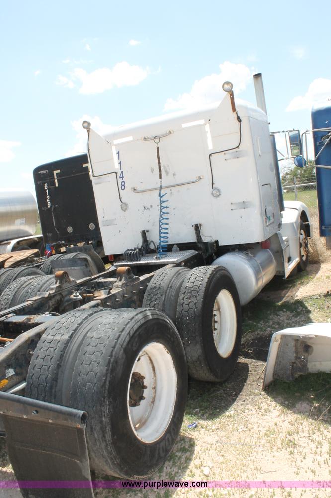 image for item C3898 2000 Peterbilt 377 semi truck