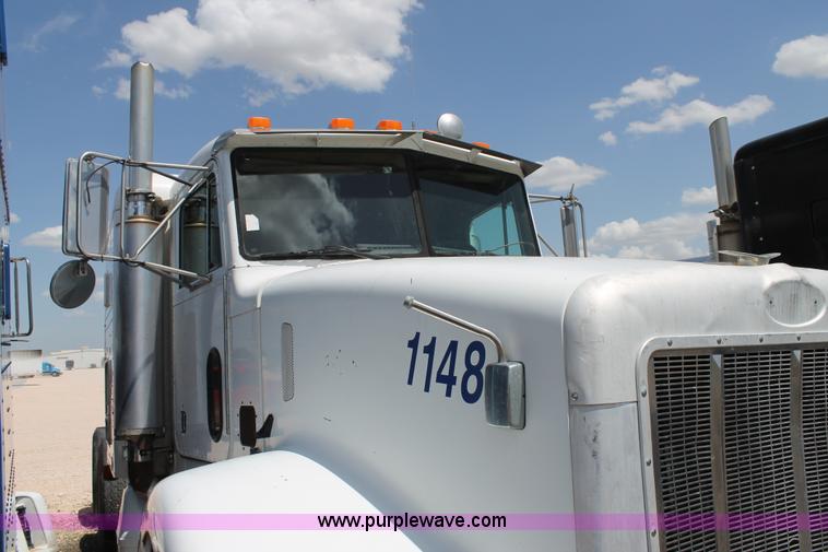 image for item C3898 2000 Peterbilt 377 semi truck