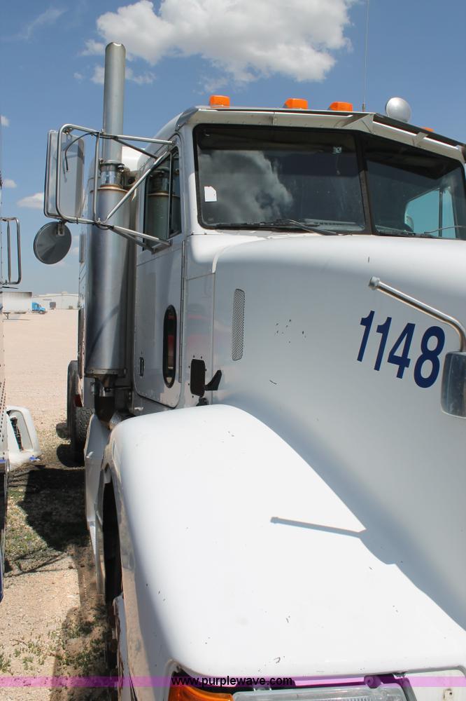 image for item C3898 2000 Peterbilt 377 semi truck