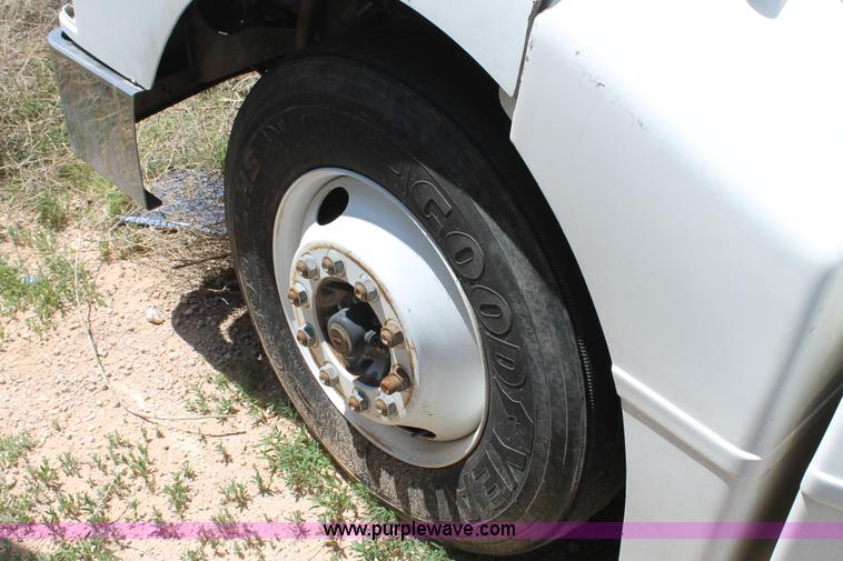 image for item C3898 2000 Peterbilt 377 semi truck