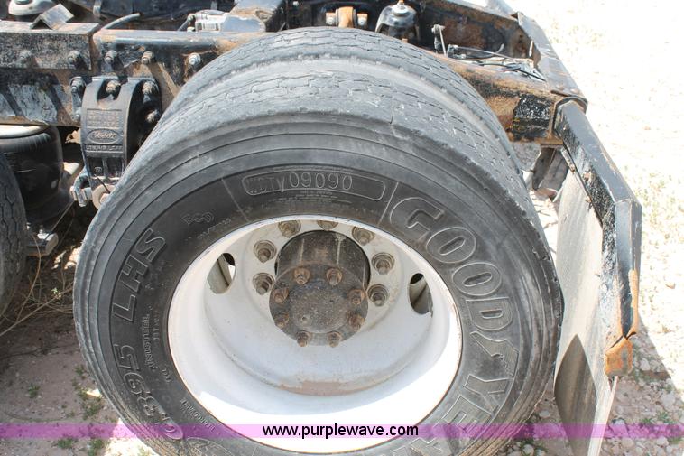 image for item C3898 2000 Peterbilt 377 semi truck