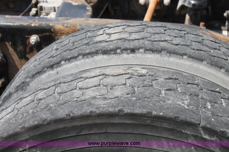 image for item C3898 2000 Peterbilt 377 semi truck