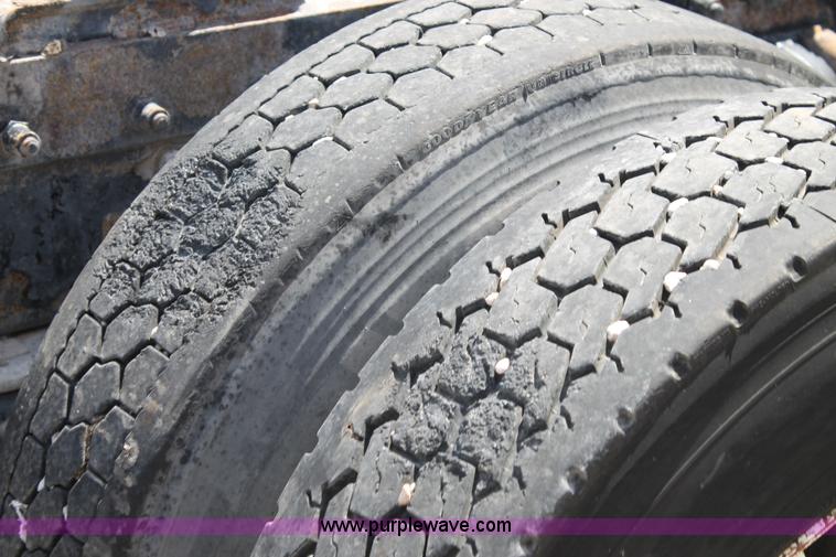 image for item C3898 2000 Peterbilt 377 semi truck