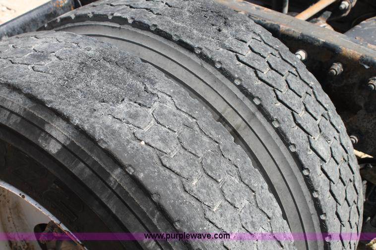 image for item C3898 2000 Peterbilt 377 semi truck