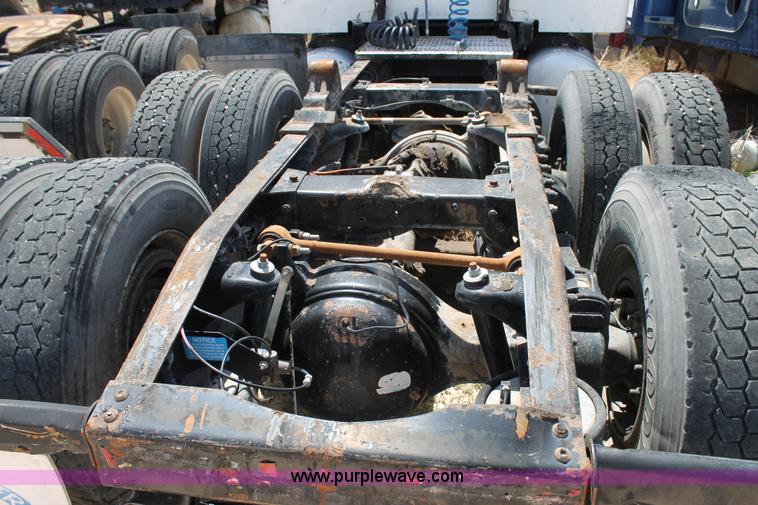 image for item C3898 2000 Peterbilt 377 semi truck