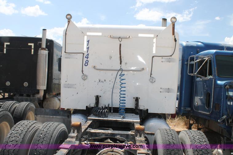 image for item C3898 2000 Peterbilt 377 semi truck
