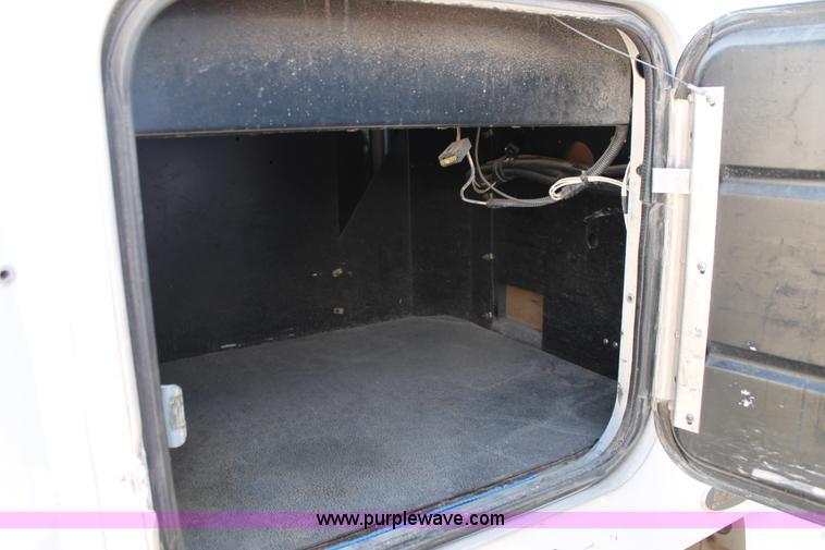 image for item C3898 2000 Peterbilt 377 semi truck