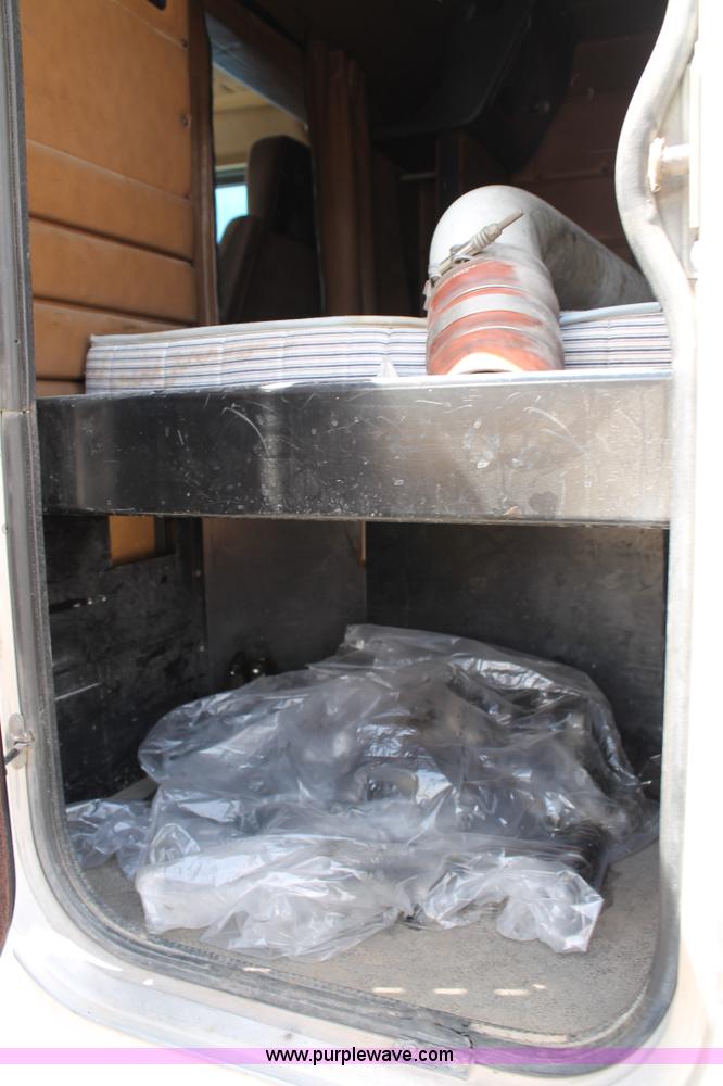 image for item C3898 2000 Peterbilt 377 semi truck