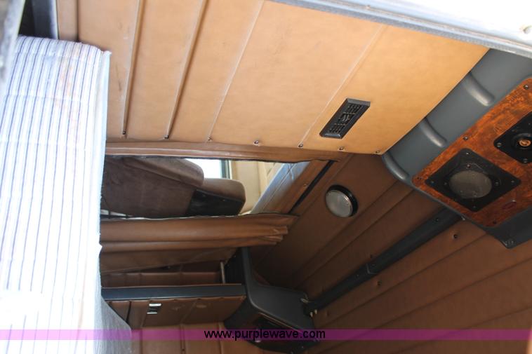 image for item C3898 2000 Peterbilt 377 semi truck