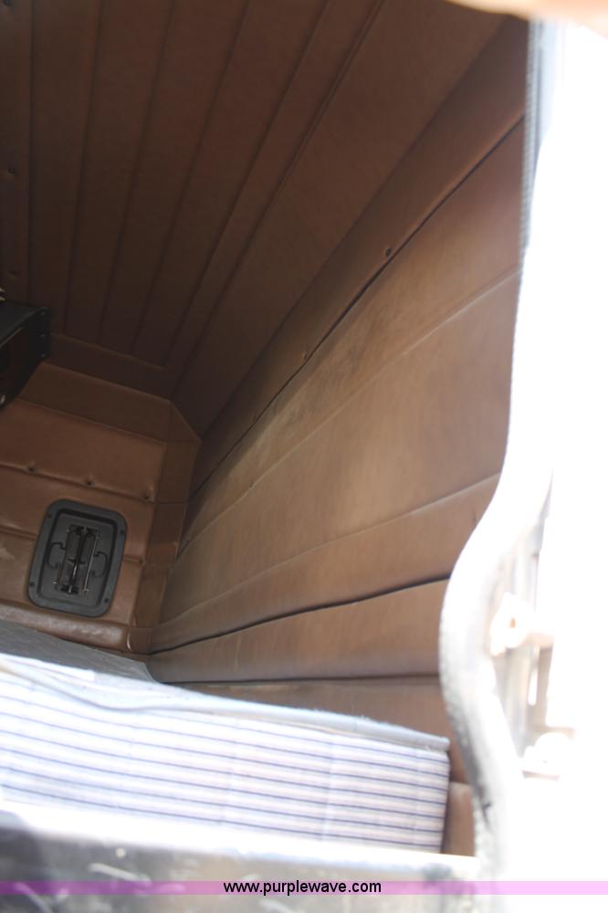 image for item C3898 2000 Peterbilt 377 semi truck