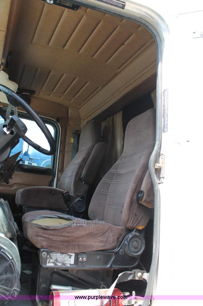 image for item C3898 2000 Peterbilt 377 semi truck